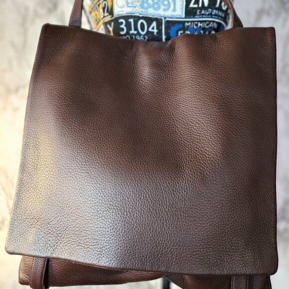 Bottega Crossbody - Picture 2 of 11